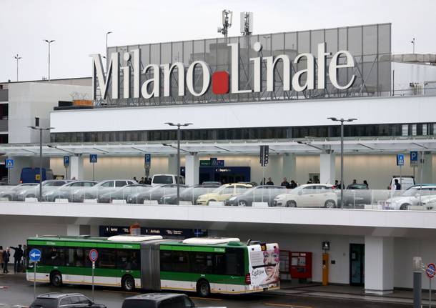 L'ingresso dell'aeroporto di Linate a Milano
