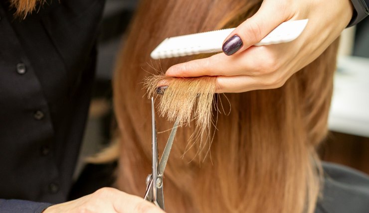 Taglio punte capelli -