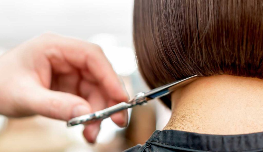Spuntare i capelli, non rispetti mai le tempistiche I Scopri la frequenza giusta: la tua è sbagliata