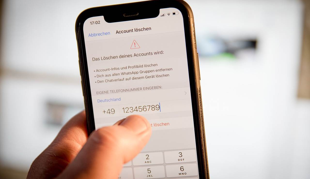 Ultim’ora WhatsApp, bloccati migliaia di profili | Non è più gratuito: per poter messaggiare adesso dovrai sborsare una grossa cifra