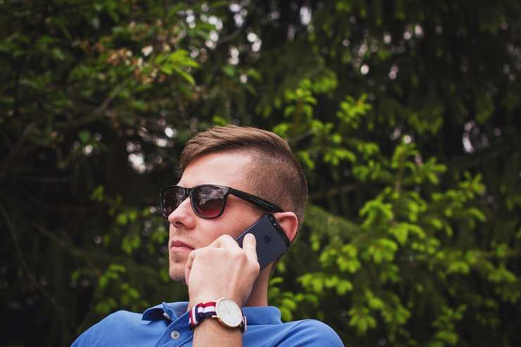 Uomo al telefono