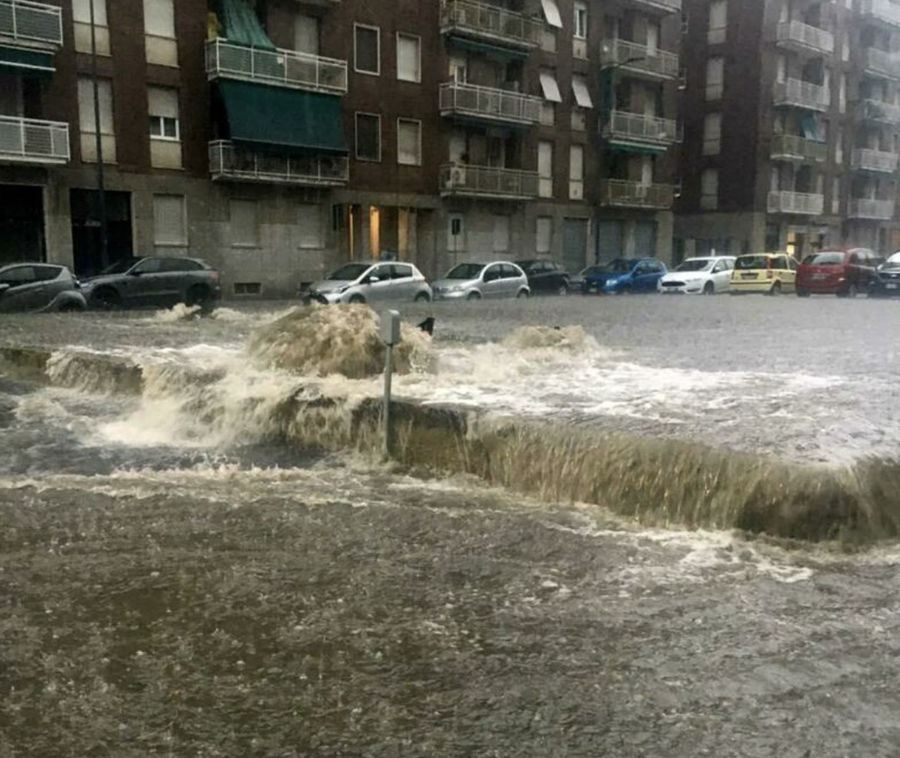 Nubifragio a Milano, danni in tutte le zone della città